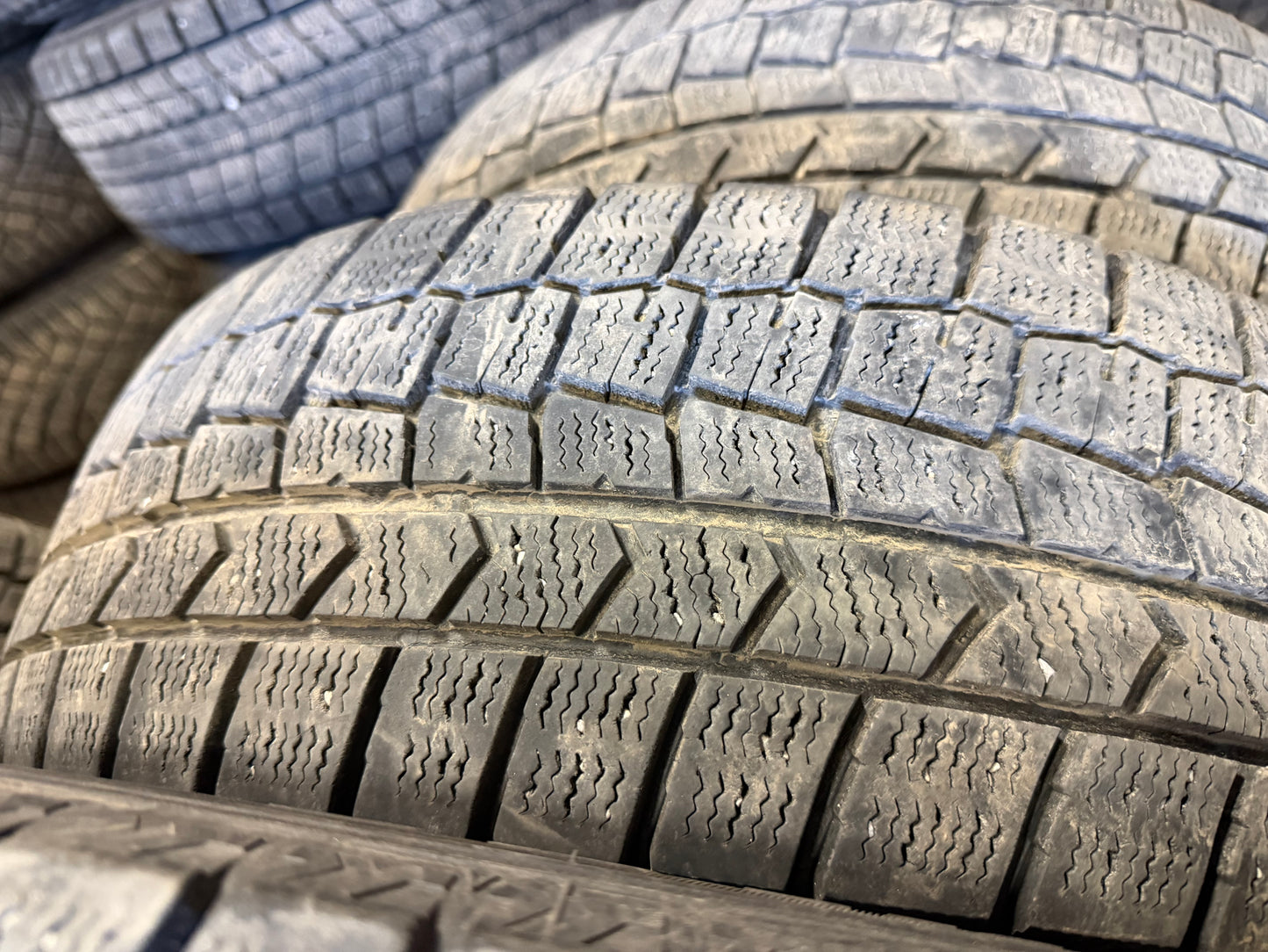 4 pneus d hiver 195/65r15 dunlop