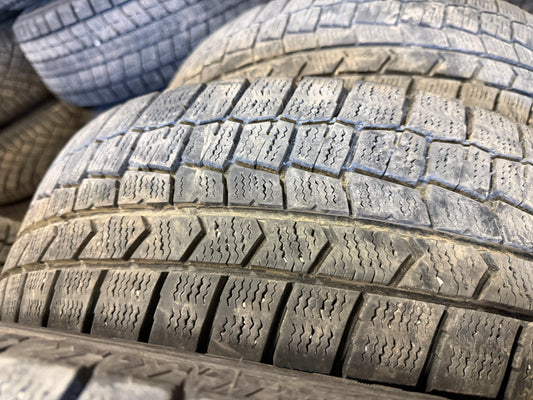 4 pneus d hiver 195/65r15 dunlop