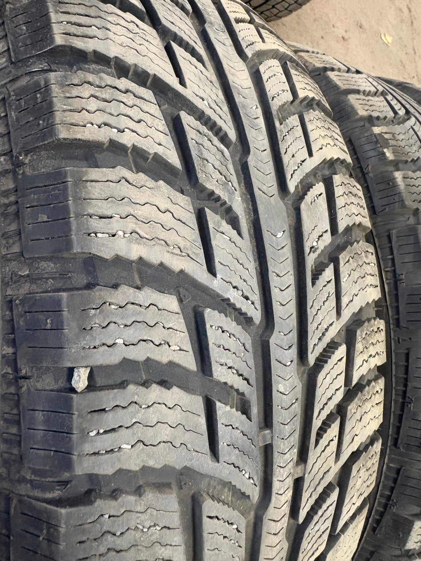 4 pneus d hiver 225/65r17 bf goodrich en bon état