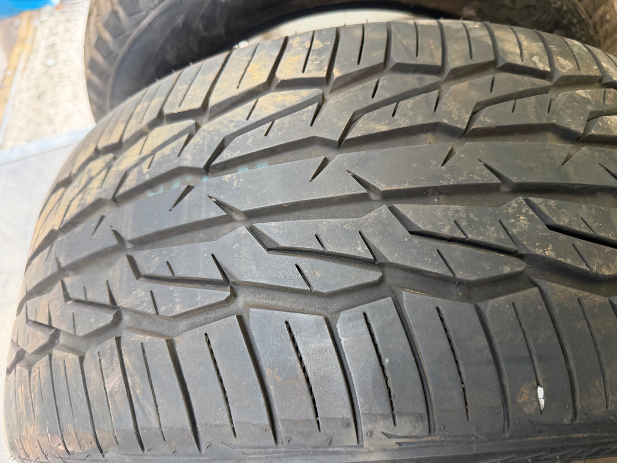 1 pneu d ete 225/40r18 toyo en très bon état