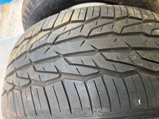 1 pneu d ete 225/40r18 toyo en très bon état