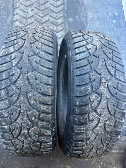 2 pneus d hiver 225/65r17 point s en bon état