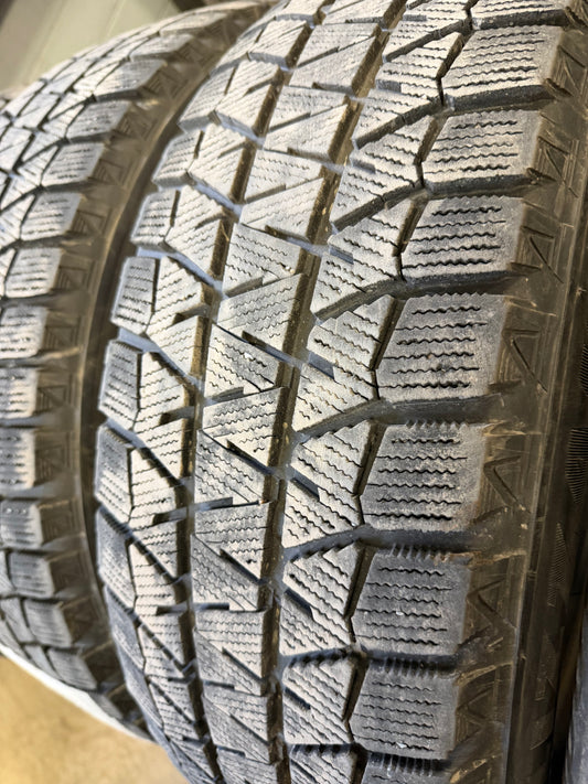 4 pneus d hiver 225/65r17 Bridgestone en bon état