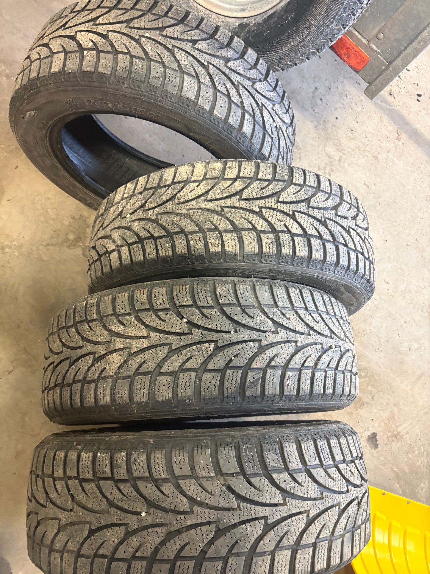 4 pneus d hiver 205/55r16 sailum en bon état