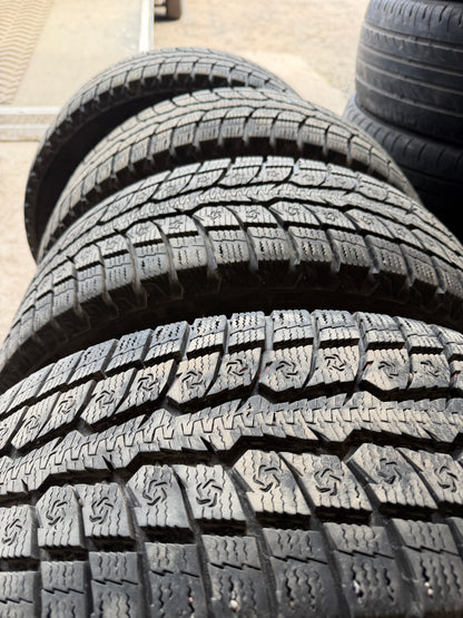 4 pneus d hiver 225/65r17 toyo a l état neuf