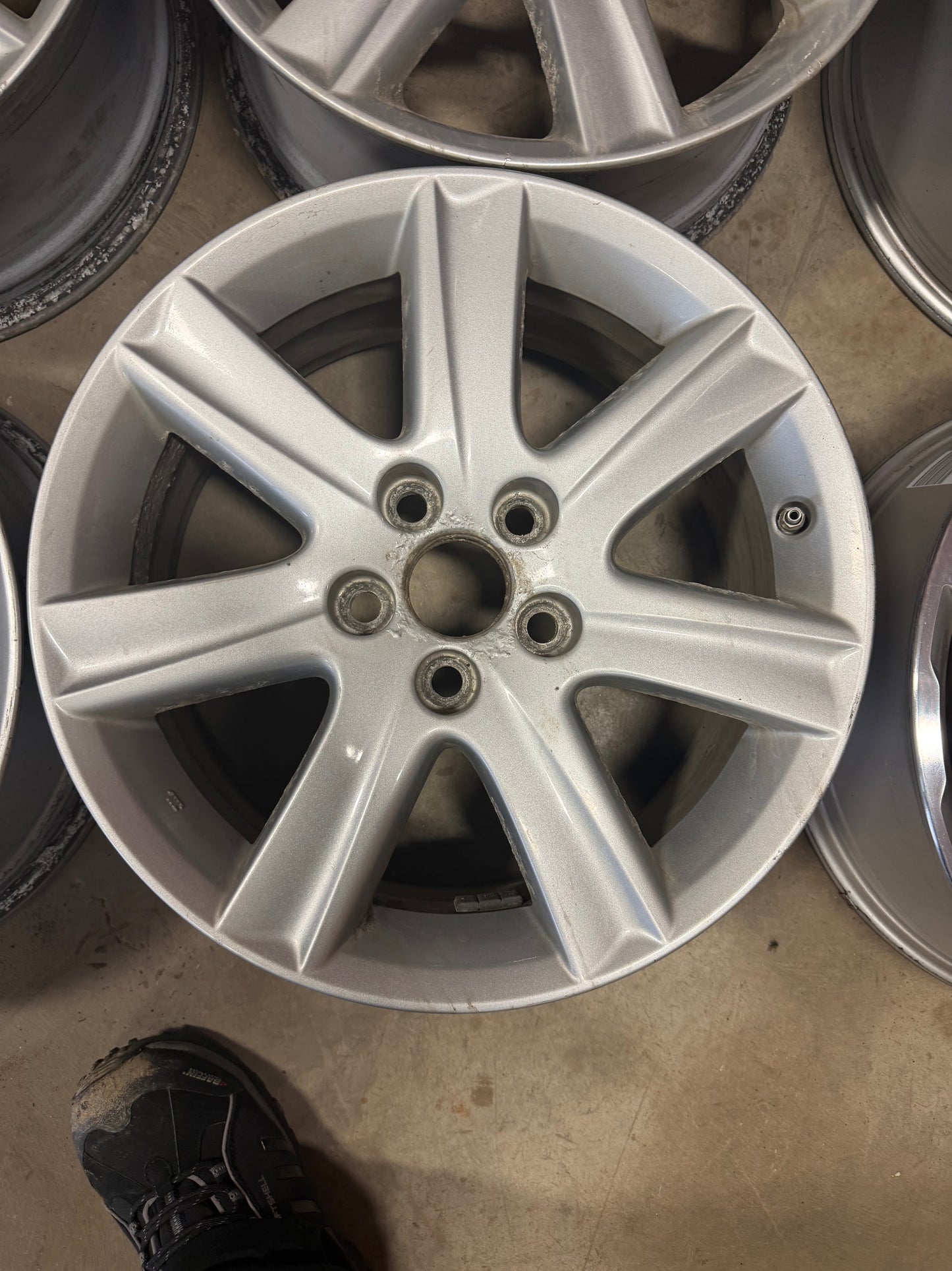 4 mags toyota 17 pouces 5x114.3