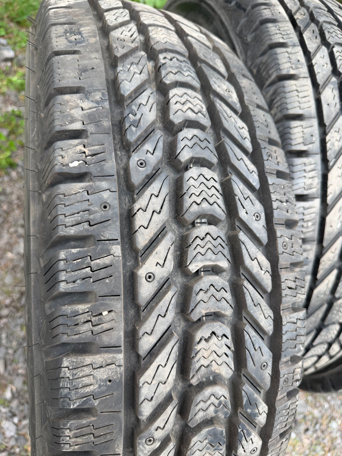 4 pneus d hiver lt 245/75r16 firestone 10 p’ies en très bon état