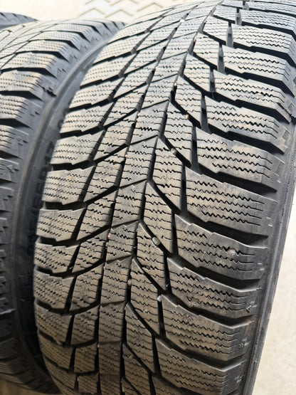 4 pneus d hiver 215/55r17 triangle en tres bon état