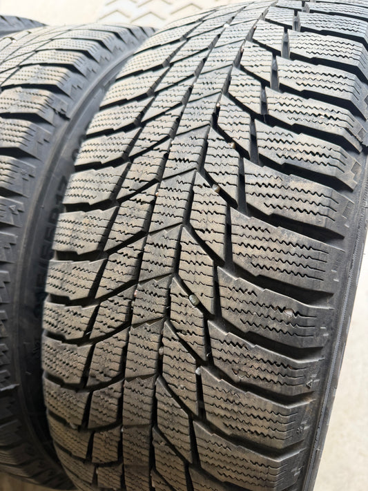 4 pneus d hiver 215/55r17 triangle en tres bon état