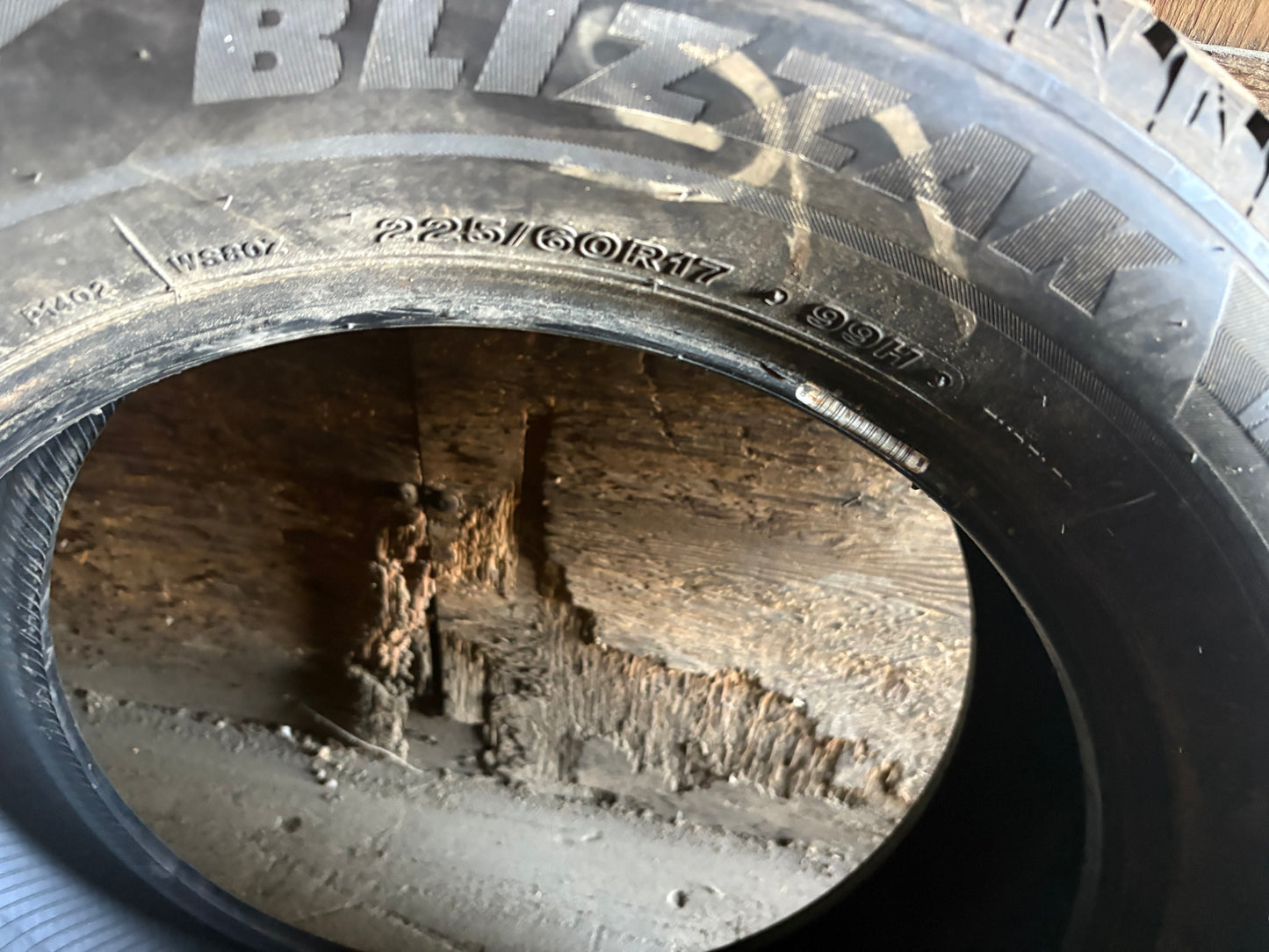 1 pneus d hiver 225/60r17 Bridgestone