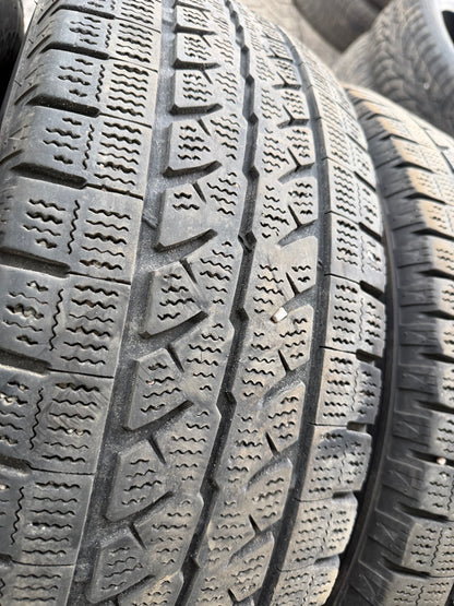4 pneus d hiver lt 245/70r17 Bridgestone 10 plies