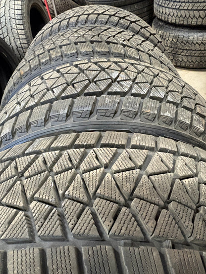 4 pneus d hiver 235/45r19 Bridgestone a l état neuf