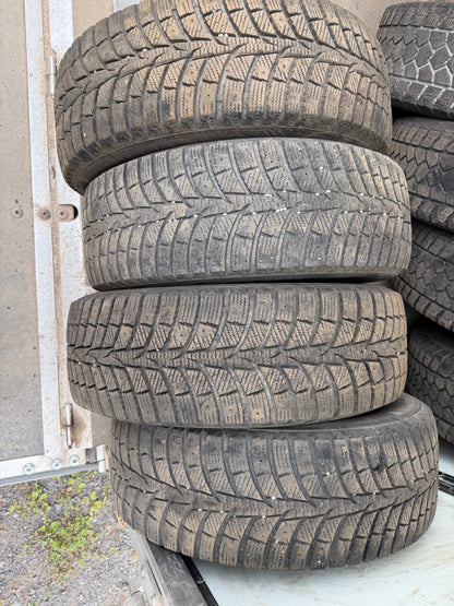 4 pneus d hiver 205/60r16 laufenn en bon état