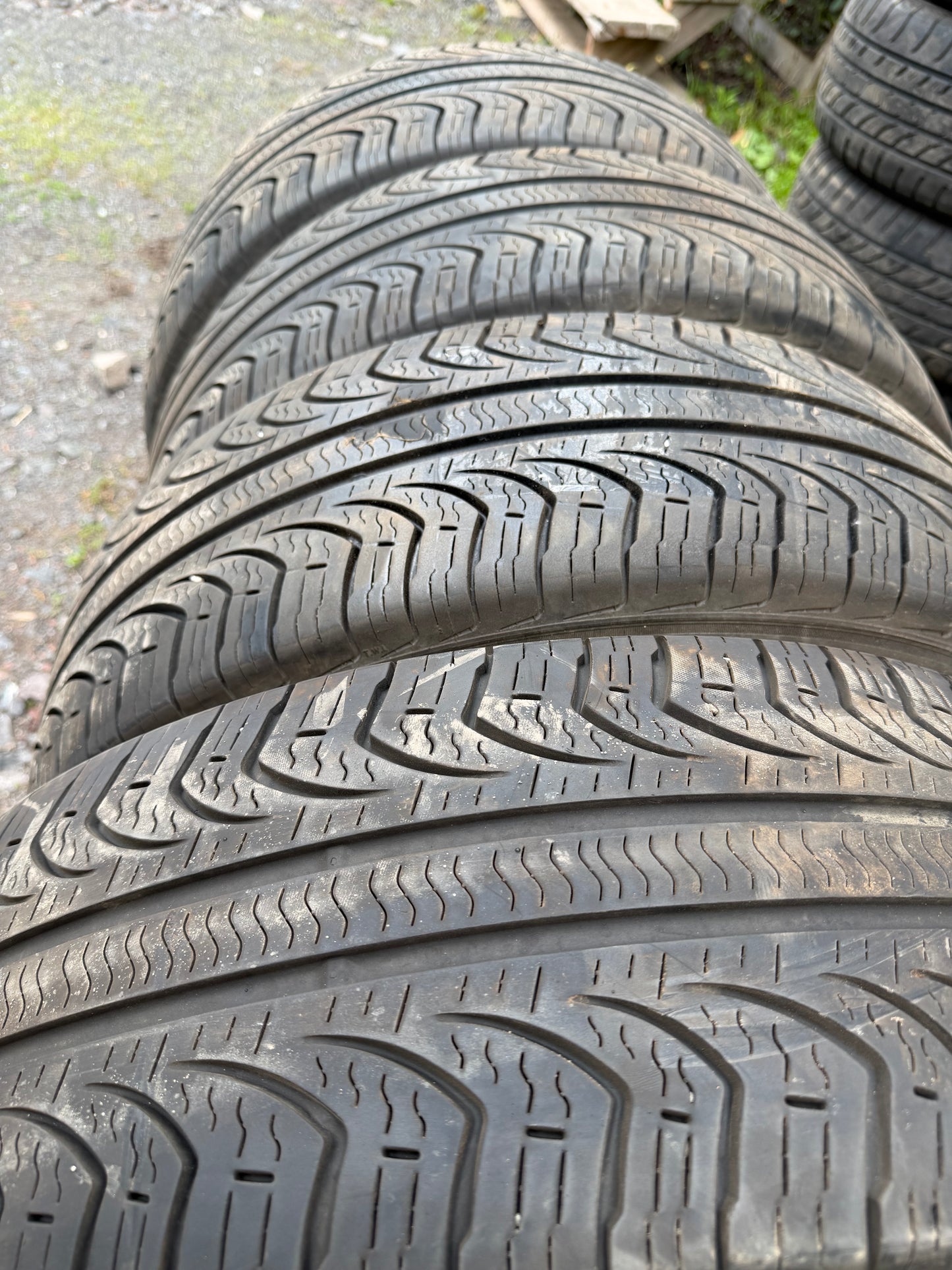 4 pneus d ete 225/60r17 pirelli en tres bon état