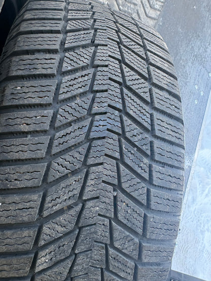 4 pneus d hiver 215/55r16 continental en bon etat