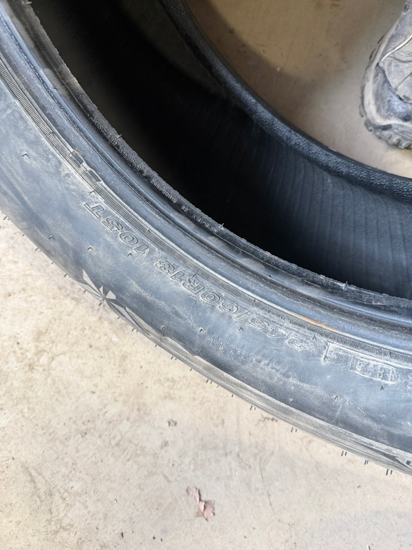 4 pneus d hiver 245/60r18 nexen a l etat neuf