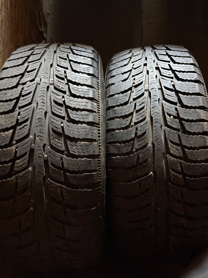 2 pneus d hiver 215/55r16 Bf goodrich en bon etat