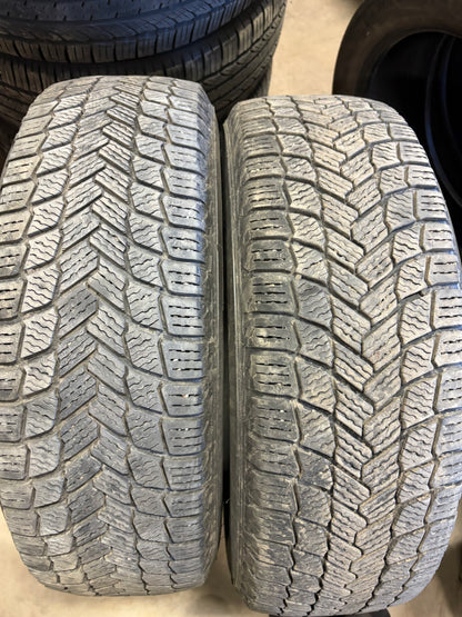 2 pneus d hiver 215/70r16 michelin en bon état