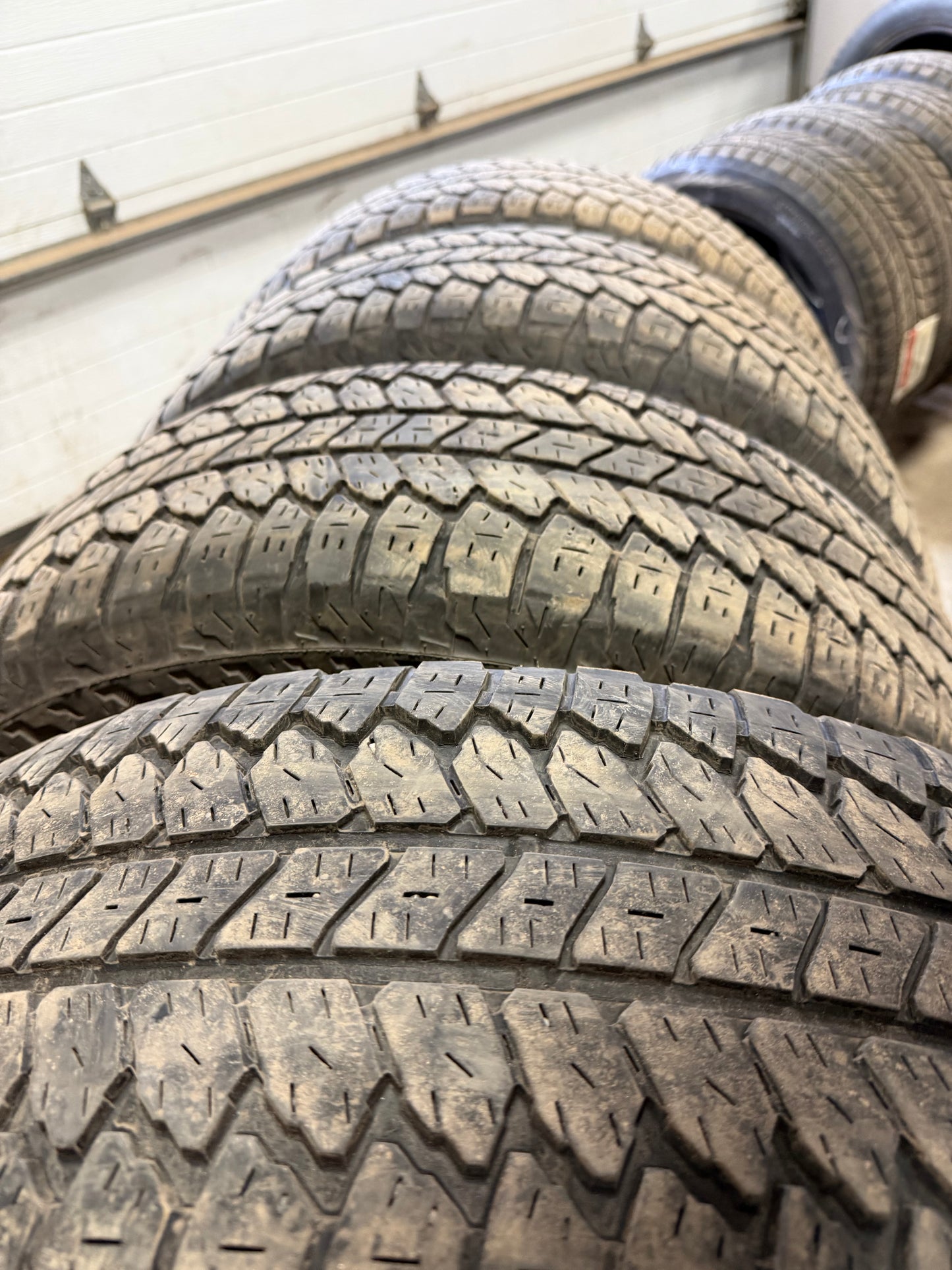 4 pneus d ete 275/60r20 Bridgestone en tres bon etat