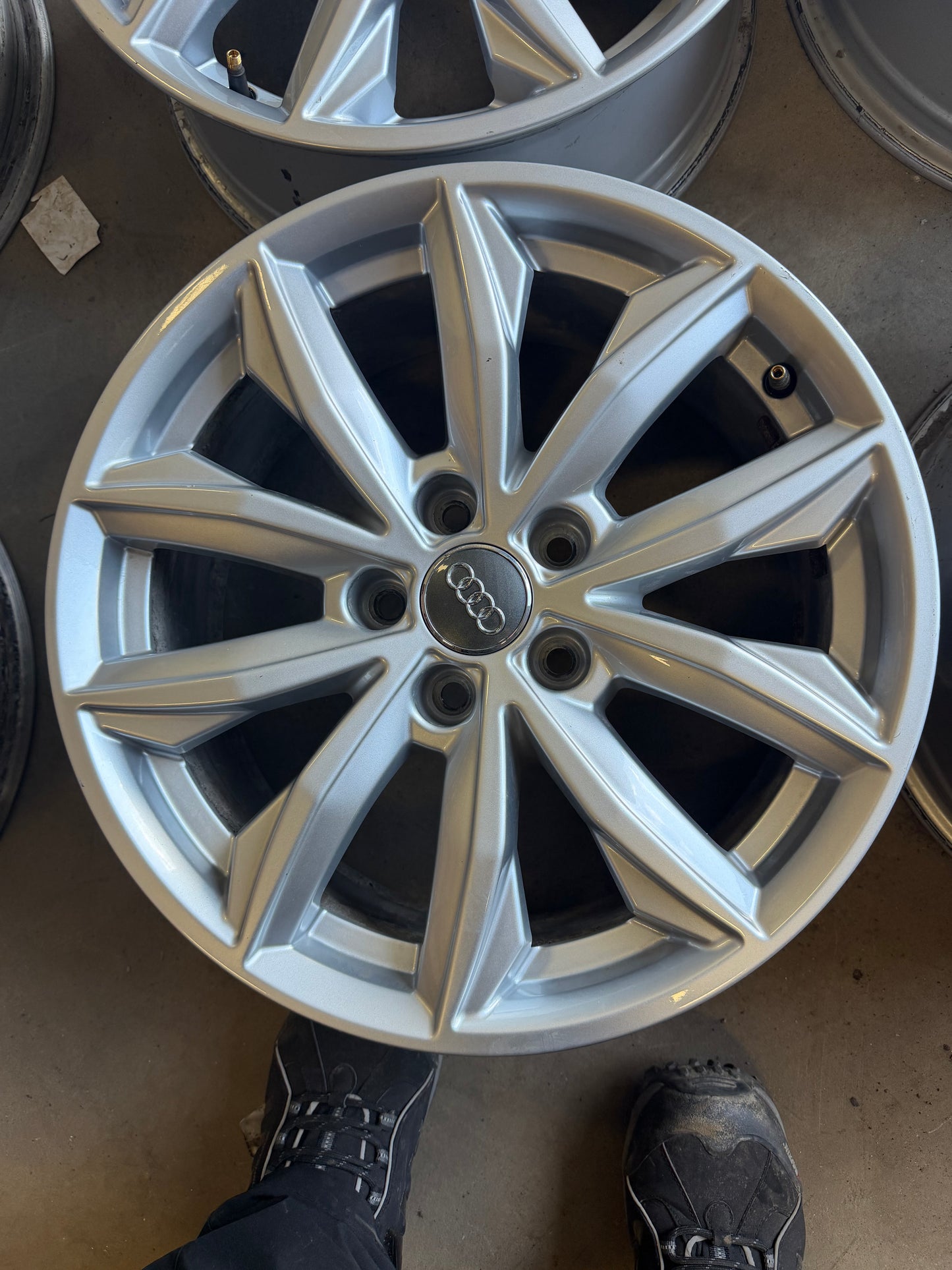 4 mags audi 17 pouces 5x112 a l état neuf