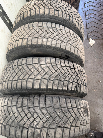 4 pneus d hiver 195/65r15 pirelli