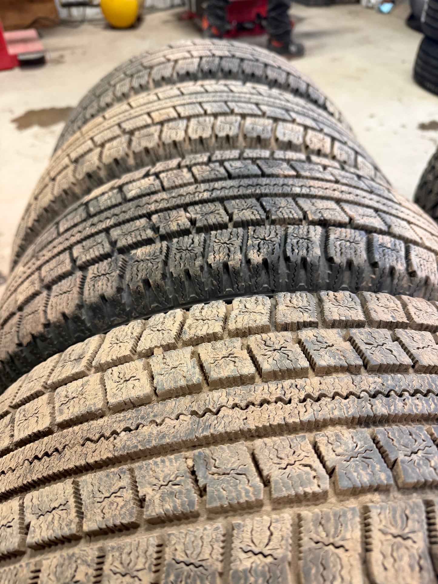 4 pneus d hiver 185/65r14 nitto a l etat neuf