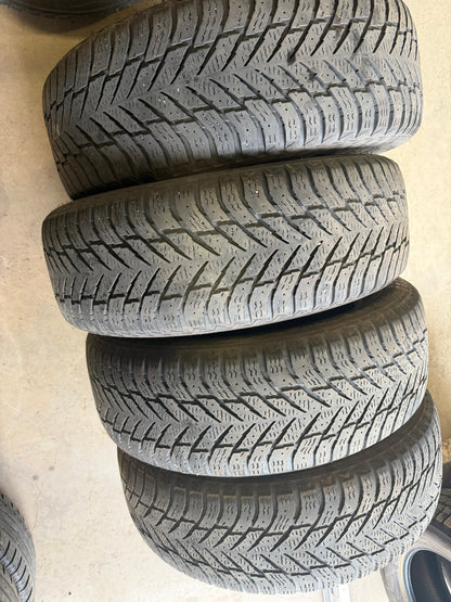 4 pneus d hiver 225/60r18 nokian en bon etat