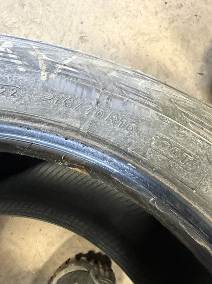 4 pneus d hiver 215/70r16 Yokohama a l etat neuf