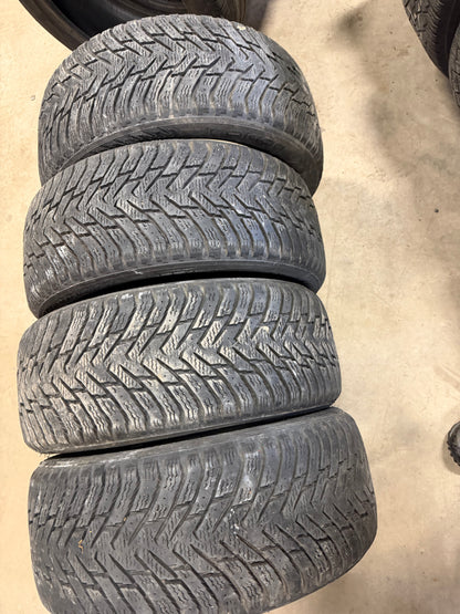 4 pneus d hiver 225/50r17 nokian a l etat neuf