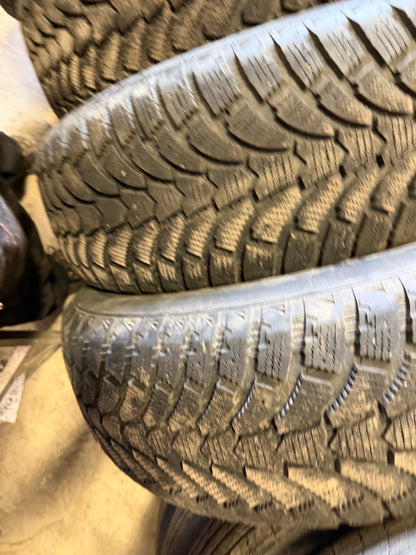 4 pneus d hiver 275/60r20 maxtrek a l état neuf