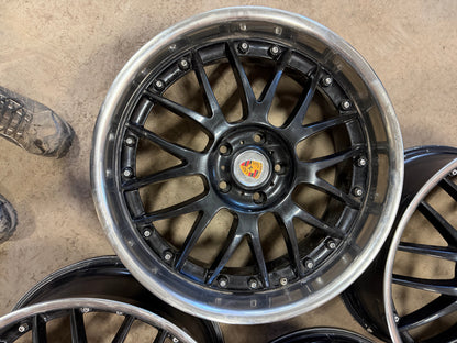 4 mags porsche 22 pouces 5x130 en tres bon état