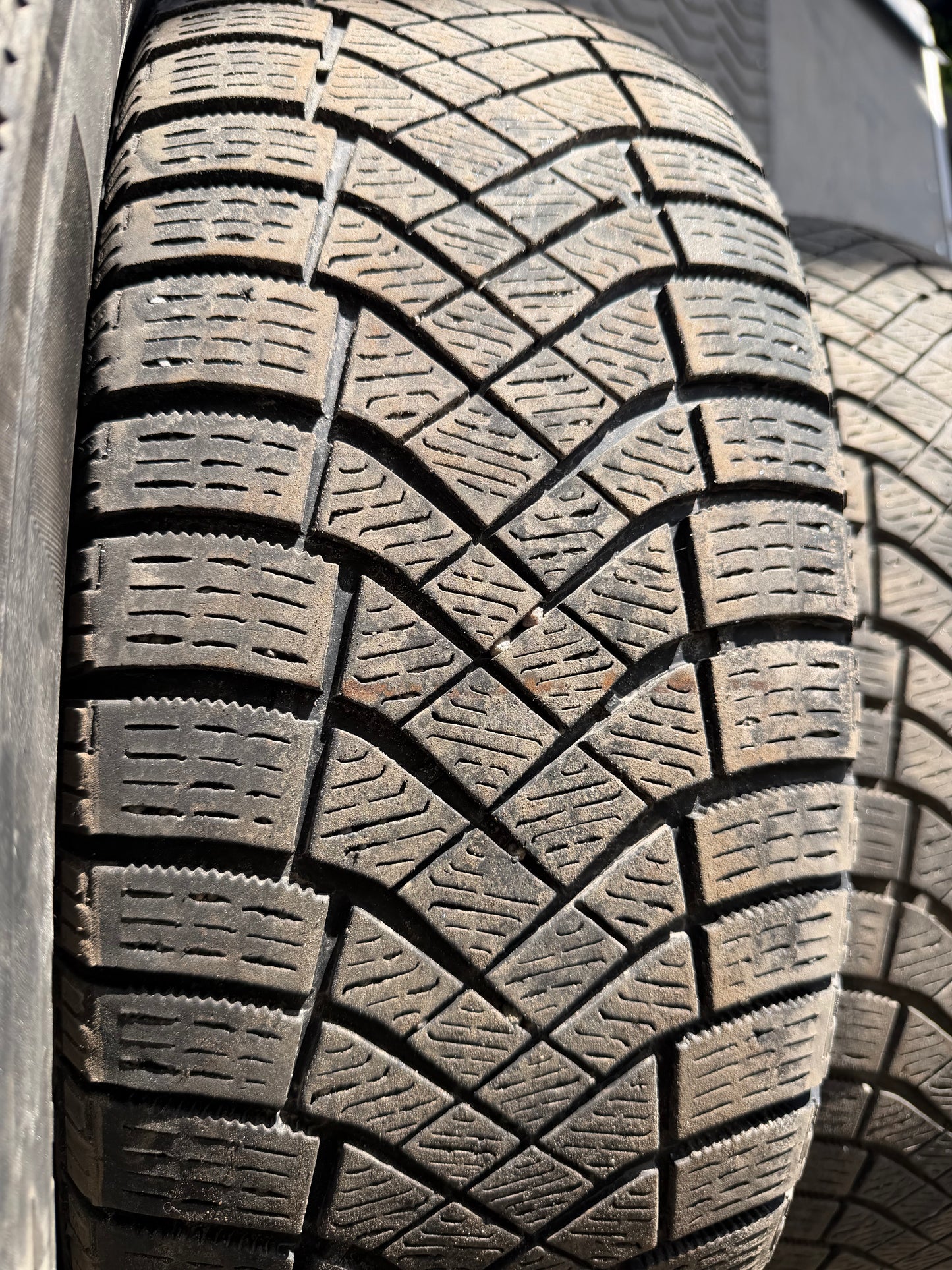 4 pneus d hiver 215/70r16 pirelli en bon etat