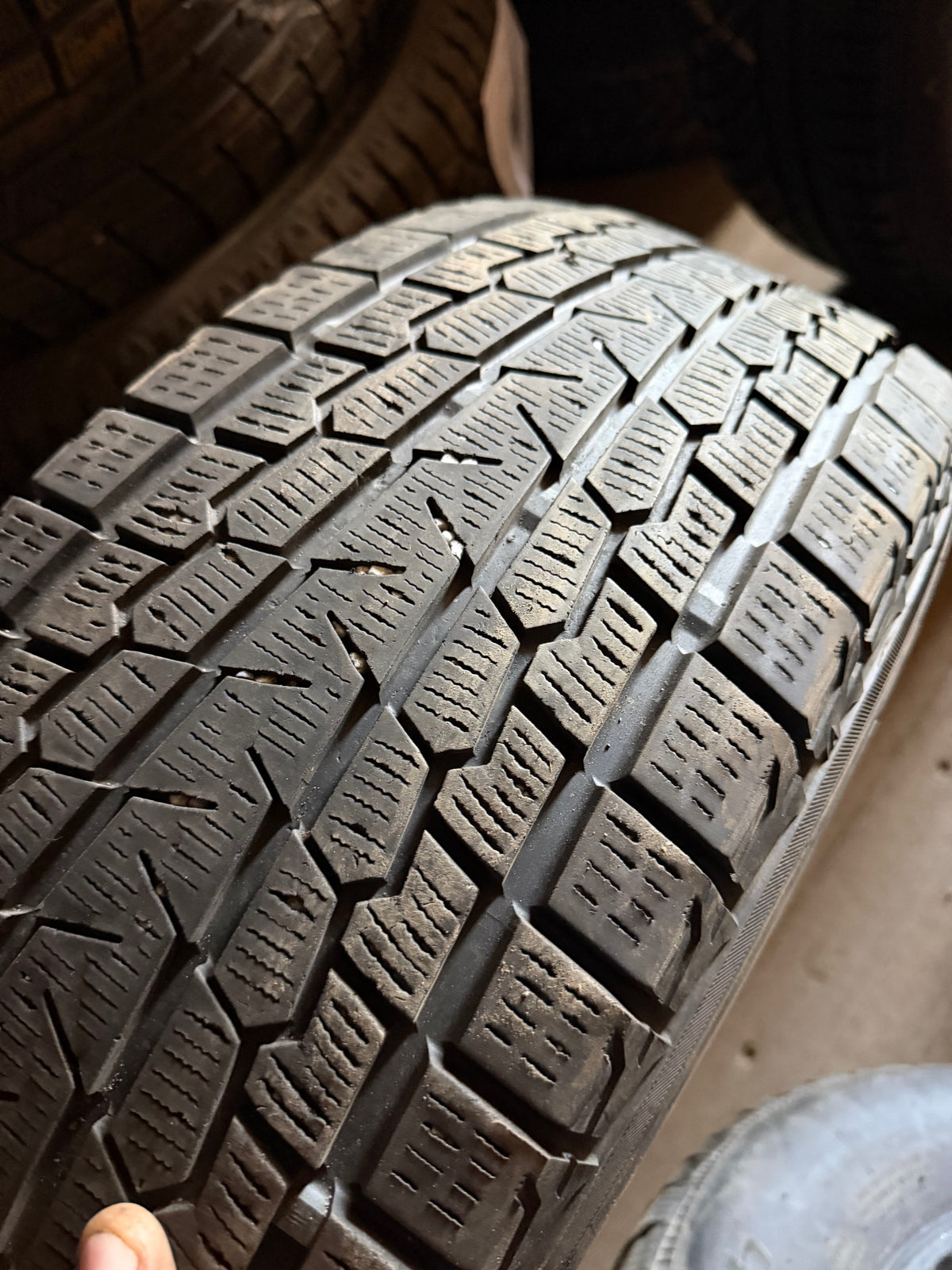 1 pneu d hiver 225/65r17 Yokohama en bon etat