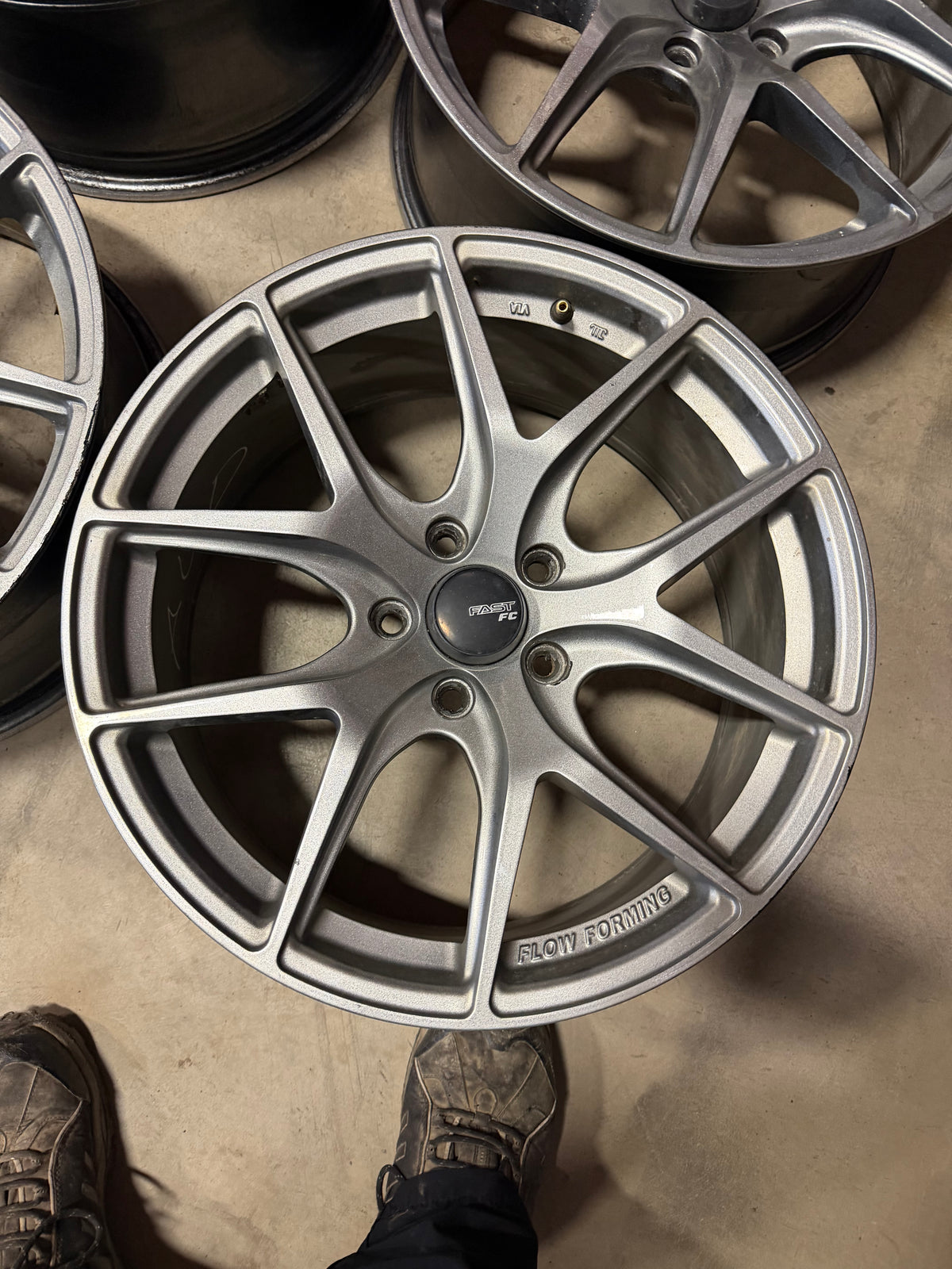 4 mags fast 18 pouces 5x114.3 en très bonne condition