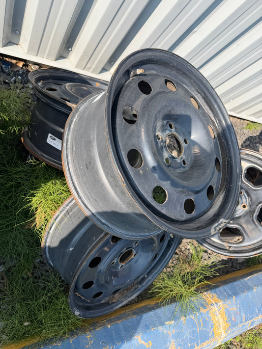 4 roues d acier ford 17 pouces 5x108 a l état neuf