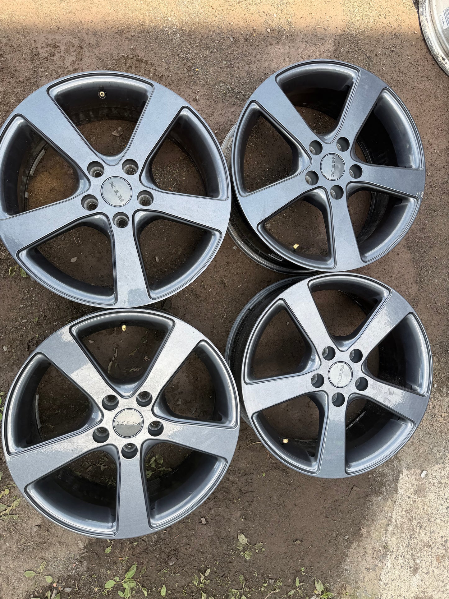 4 mags rtx 17 pouces 5x114.3 a l état neuf