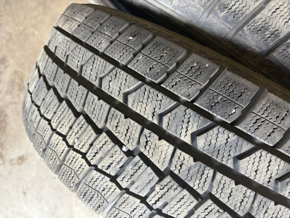 1 pneu d hiver 205/55r16 dunlop en tres bon état