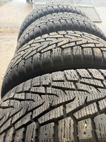 4 pneus d hiver 235/65r17 nokian a l état neuf