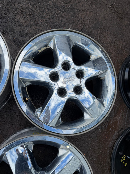4 mags jeep 17 pouces 5x127 en bon état