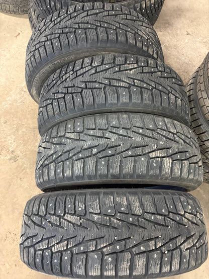 4 pneus d hiver 215/55r18 nokian a clou a l état neuf