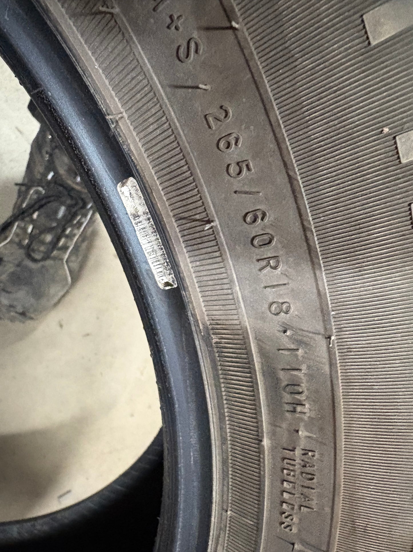 4 pneus d ete 265/60r18 nokian en bon état