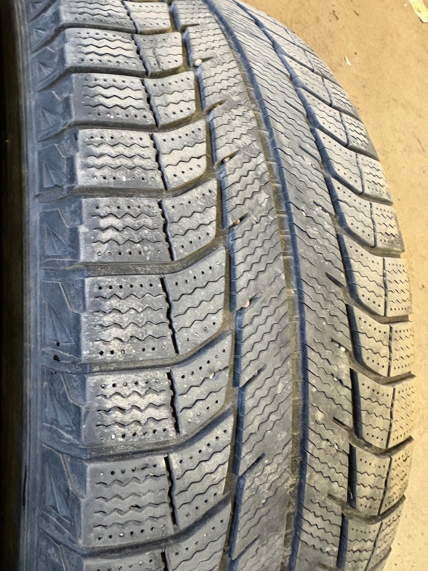 4 pneus d hiver 245/65r17 michelin