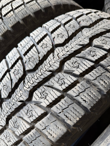 4 pneus d hiver 225/65r17 toyo a l état neuf