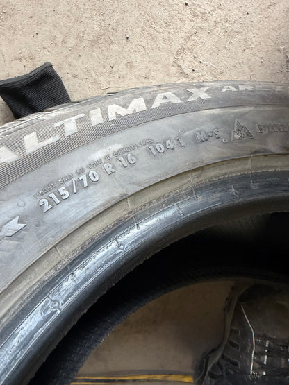 4 pneus d hiver 215/70r16 general en tres bon état