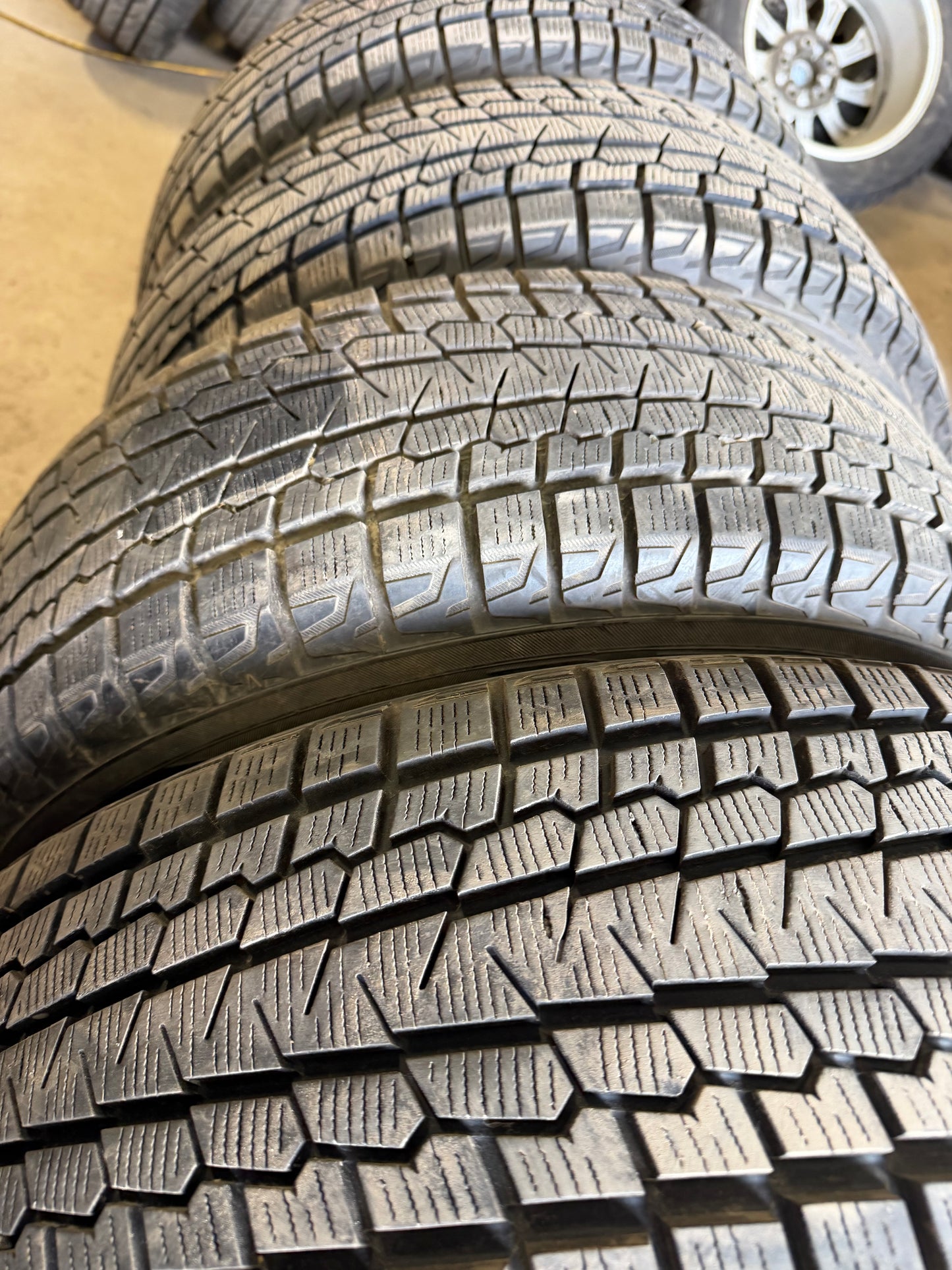 4 pneus d hiver 215/60r17 Yokohama a l état neuf