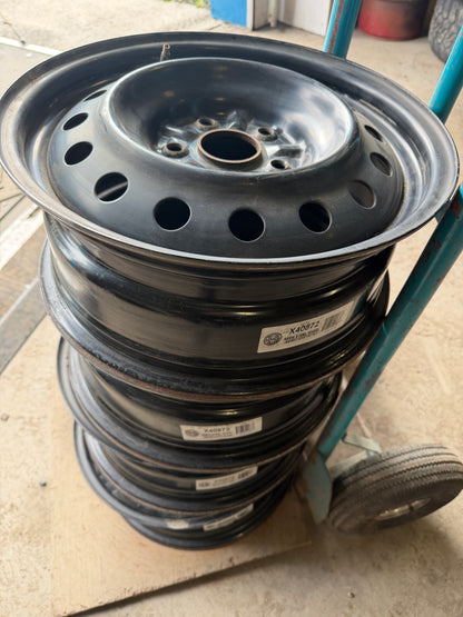 4 roues d acier 16 pouces Toyota 5x114.3 a l etat neuf