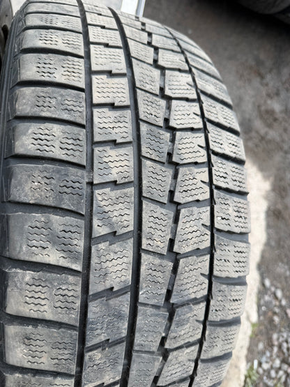 2 pneus d hiver 225/50r17 dunlop en bon état