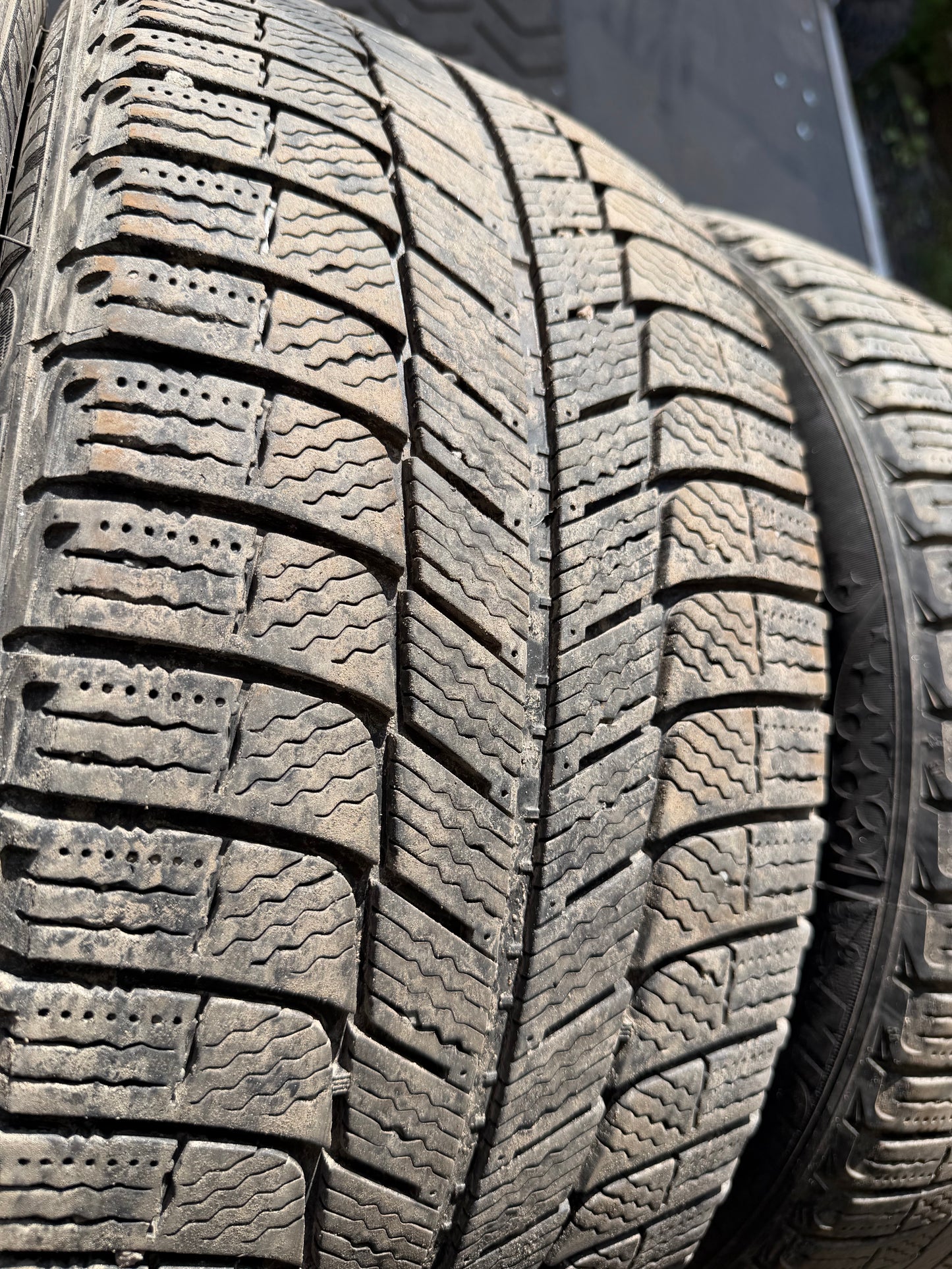 4 pneus d hiver 225/45r17 michelin en bon état