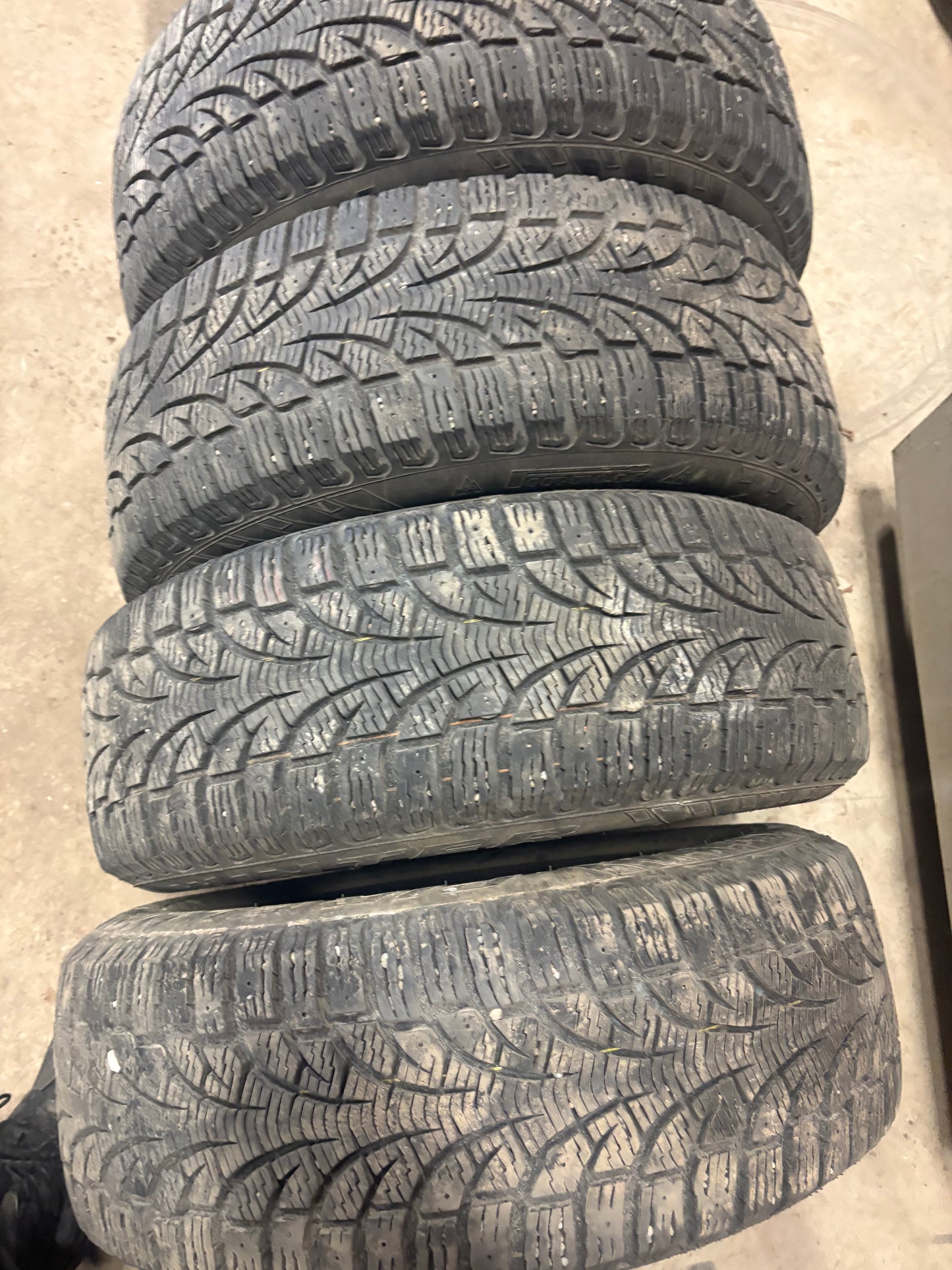 4 pneus d hiver 215/55r16 pirelli a l etat neuf