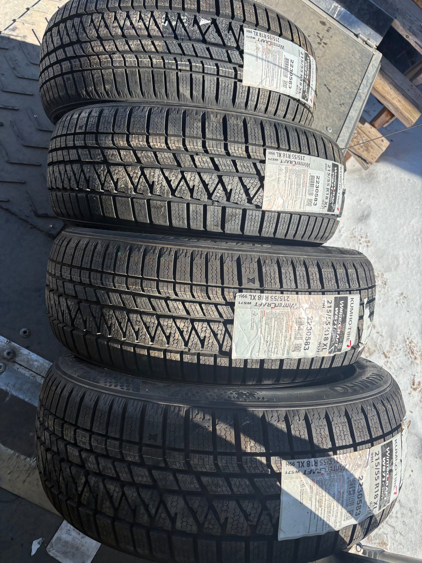 4 pneus neufs d hiver 215/55r18 Kumho en liquidation